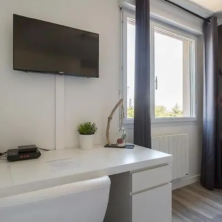 One Night In - Nuit A Apartment *