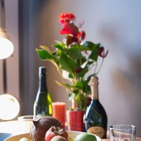 One Night In - Nuit A Apartman