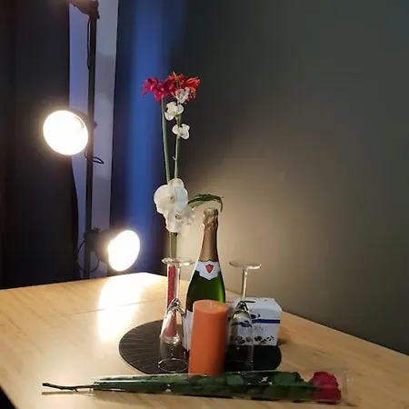 One Night In - Nuit A Apartman
